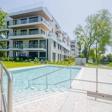 Silverbay Garden Apartment *